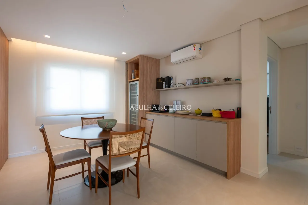 Apartamento com muita luz natural todo reformado à venda na Vila Nova Conceição – 22203