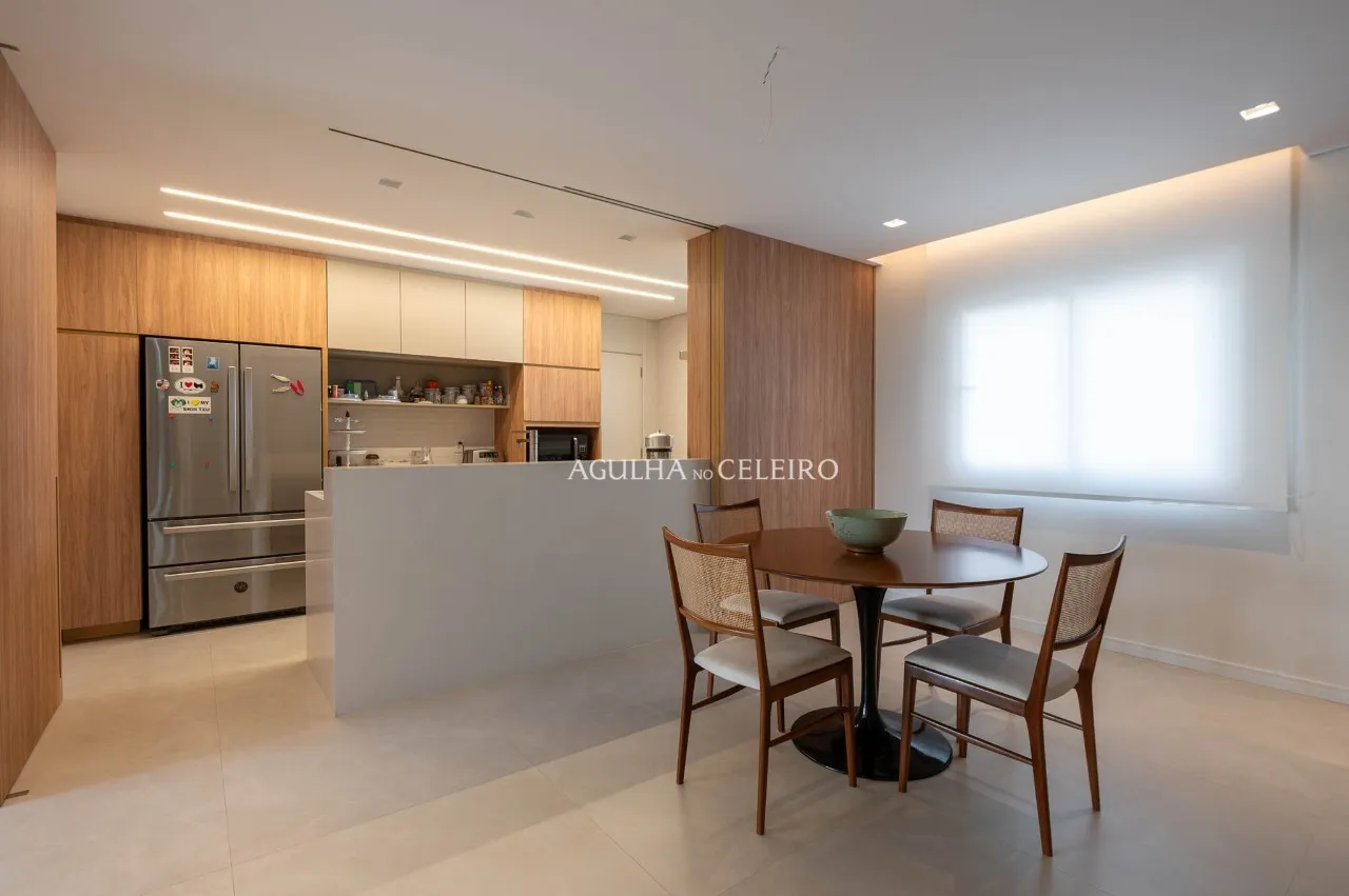Apartamento com muita luz natural todo reformado à venda na Vila Nova Conceição – 22203
