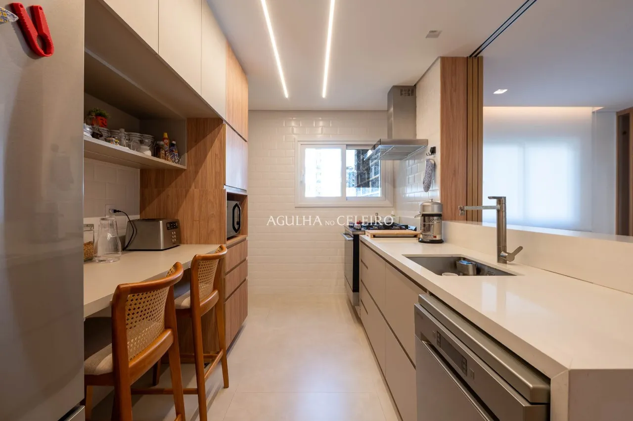 Apartamento com muita luz natural todo reformado à venda na Vila Nova Conceição – 22203