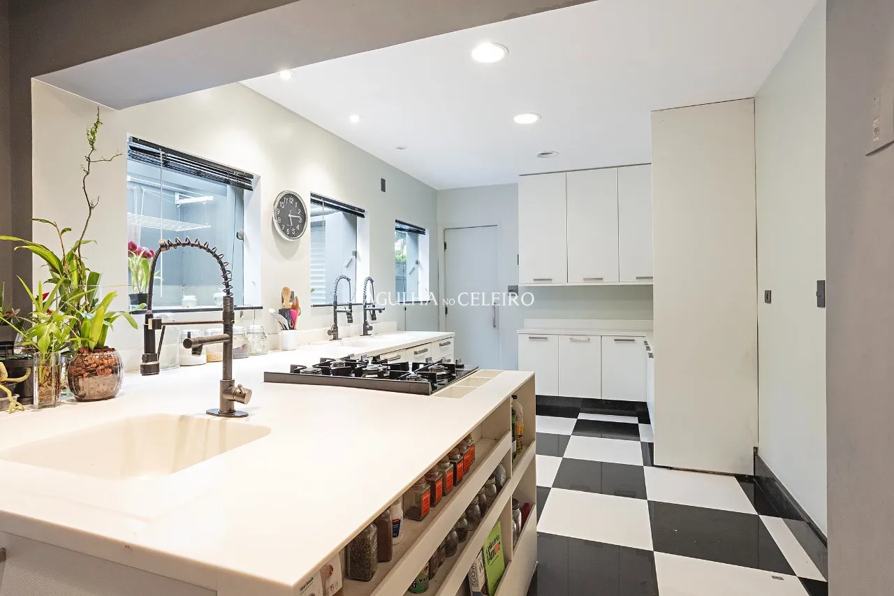 Charme e elegância para viver com conforto no Jardim Europa. – 22240