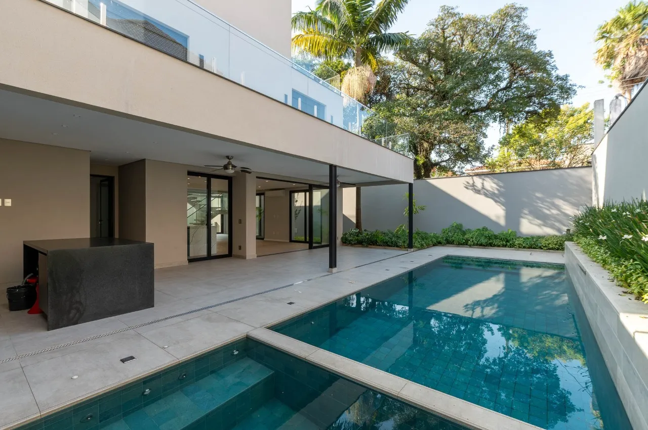 Casa Nova de Alto Padrão em Frente ao Clube Monte Líbano – 22252
