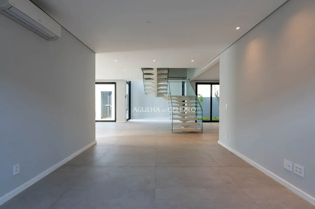Casa Nova de Alto Padrão em Frente ao Clube Monte Líbano – 22252