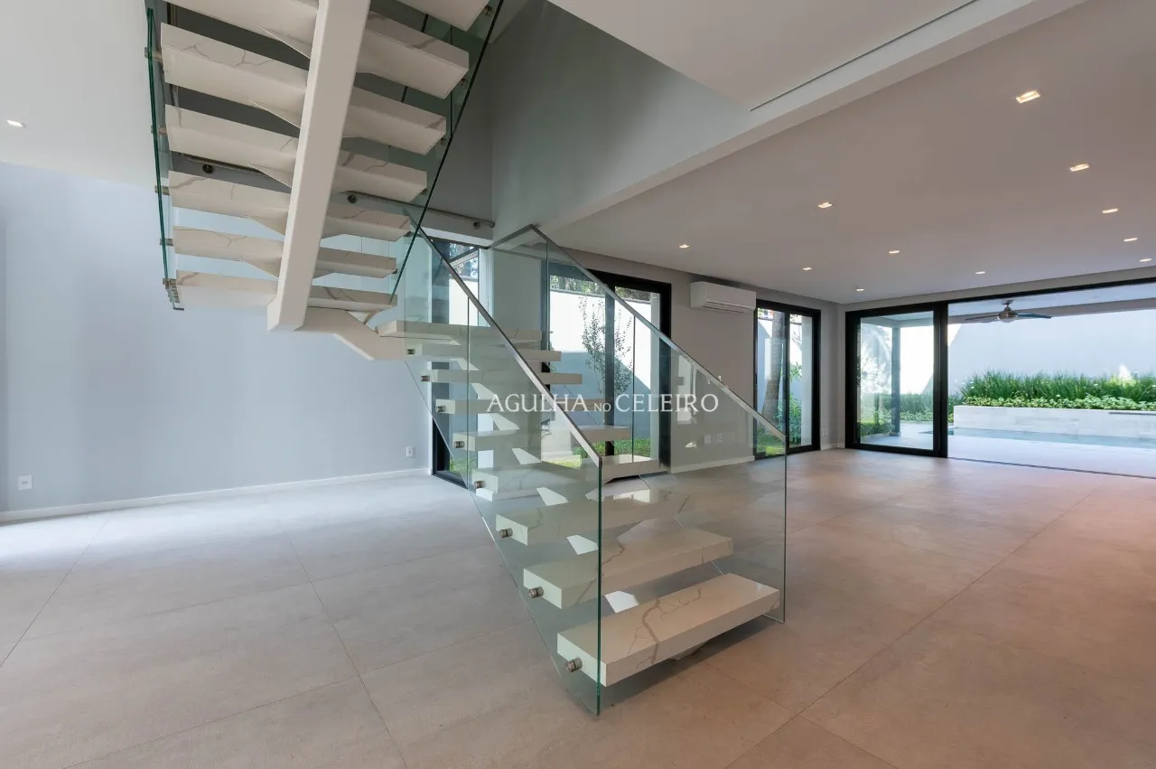 Casa Nova de Alto Padrão em Frente ao Clube Monte Líbano – 22252
