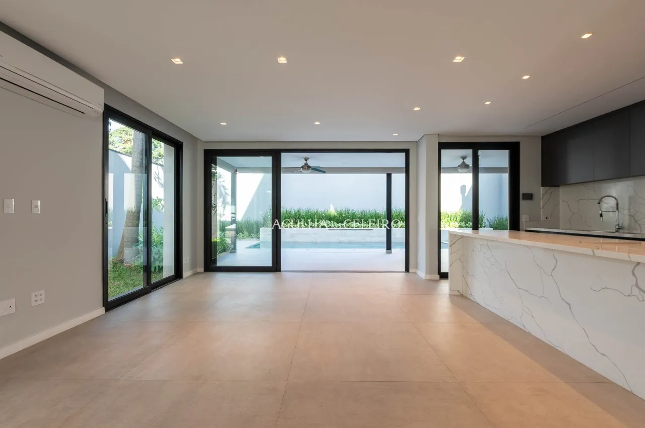 Casa Nova de Alto Padrão em Frente ao Clube Monte Líbano – 22252