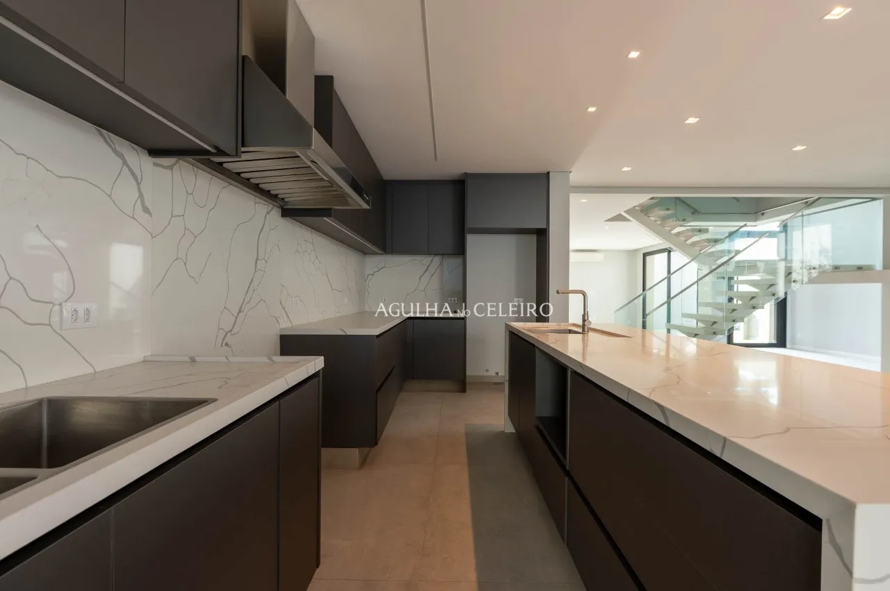 Casa Nova de Alto Padrão em Frente ao Clube Monte Líbano – 22252