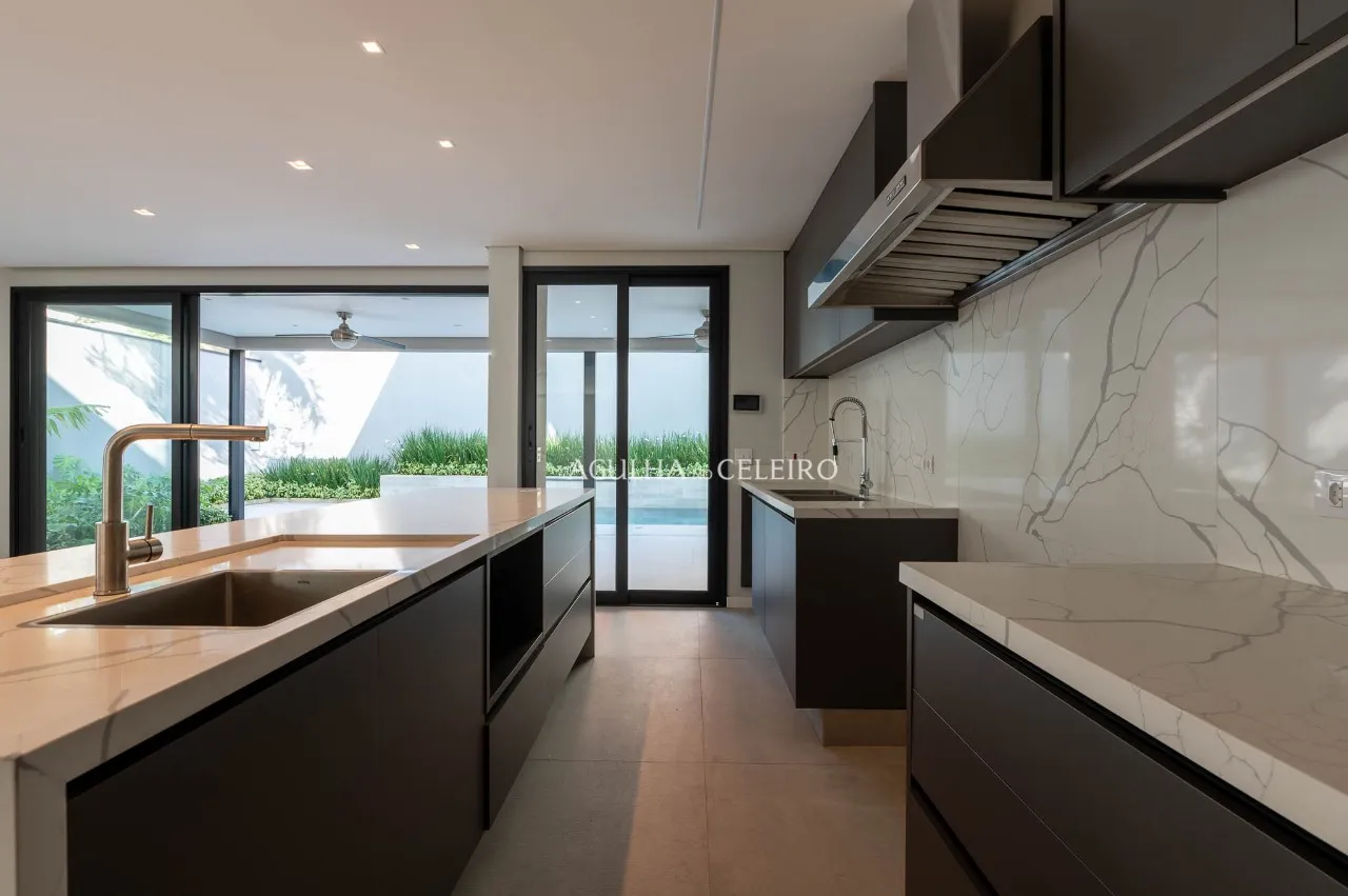 Casa Nova de Alto Padrão em Frente ao Clube Monte Líbano – 22252