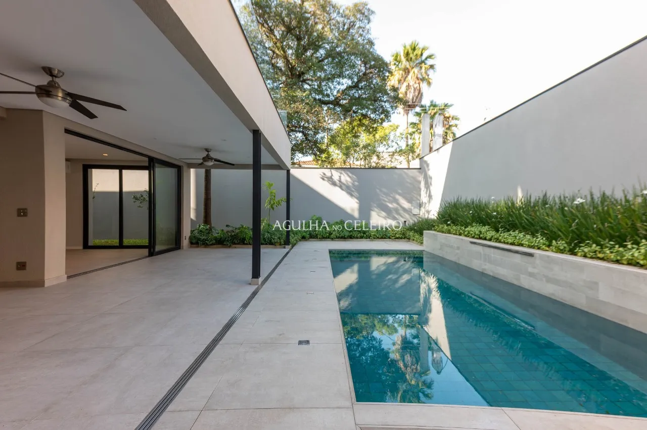 Casa Nova de Alto Padrão em Frente ao Clube Monte Líbano – 22252