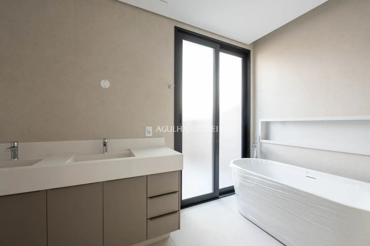 Casa Nova de Alto Padrão em Frente ao Clube Monte Líbano – 22252