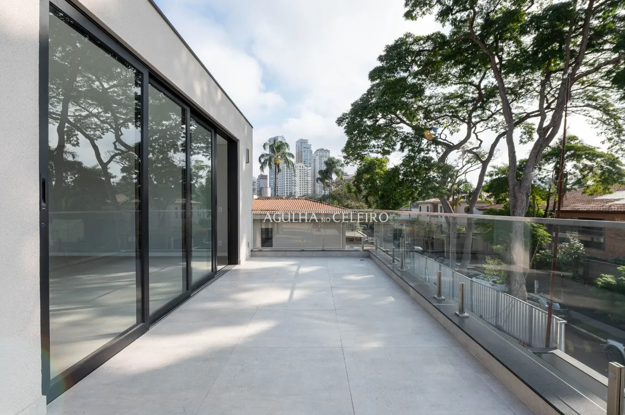 Casa Nova de Alto Padrão em Frente ao Clube Monte Líbano – 22252