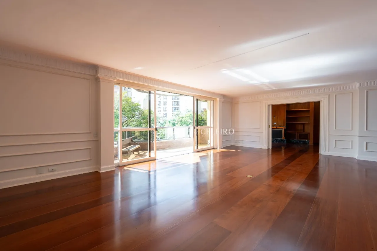 Duplex de 540 m² com atmosfera de casa em um dos endereços mais desejados do Real Parque – 22267