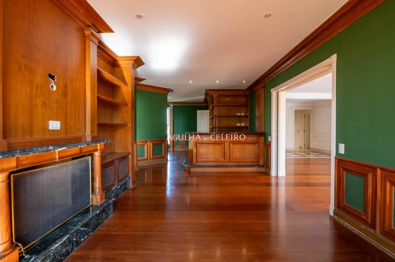 Duplex de 540 m² com atmosfera de casa em um dos endereços mais desejados do Real Parque – 22267