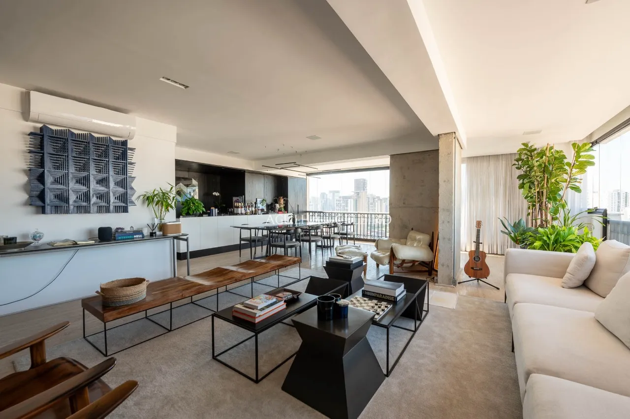 Apartamento com 3 suítes e 4 vagas próximo à Rua Clodomiro Amazonas – 22310