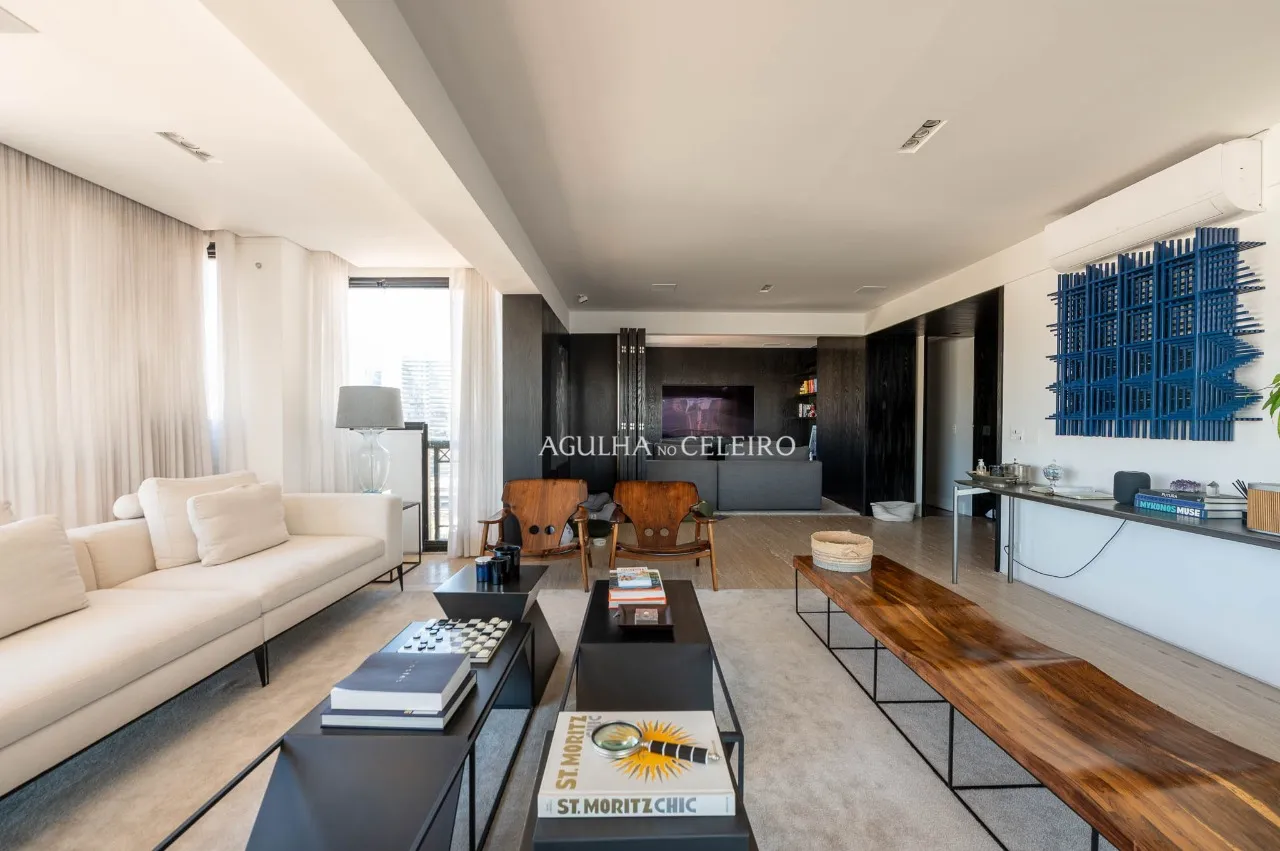 Apartamento com 3 suítes e 4 vagas próximo à Rua Clodomiro Amazonas – 22310