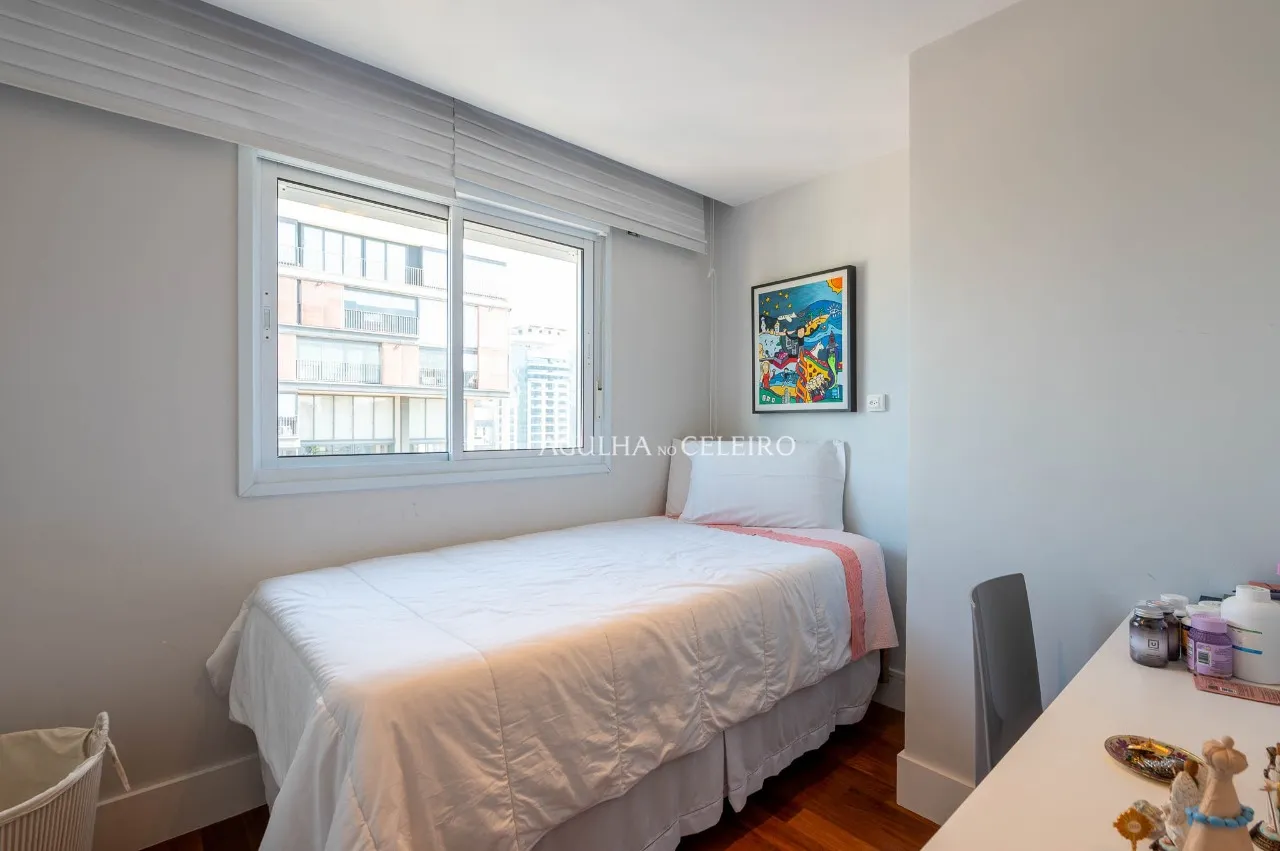 Apartamento com 3 suítes e 4 vagas próximo à Rua Clodomiro Amazonas – 22310
