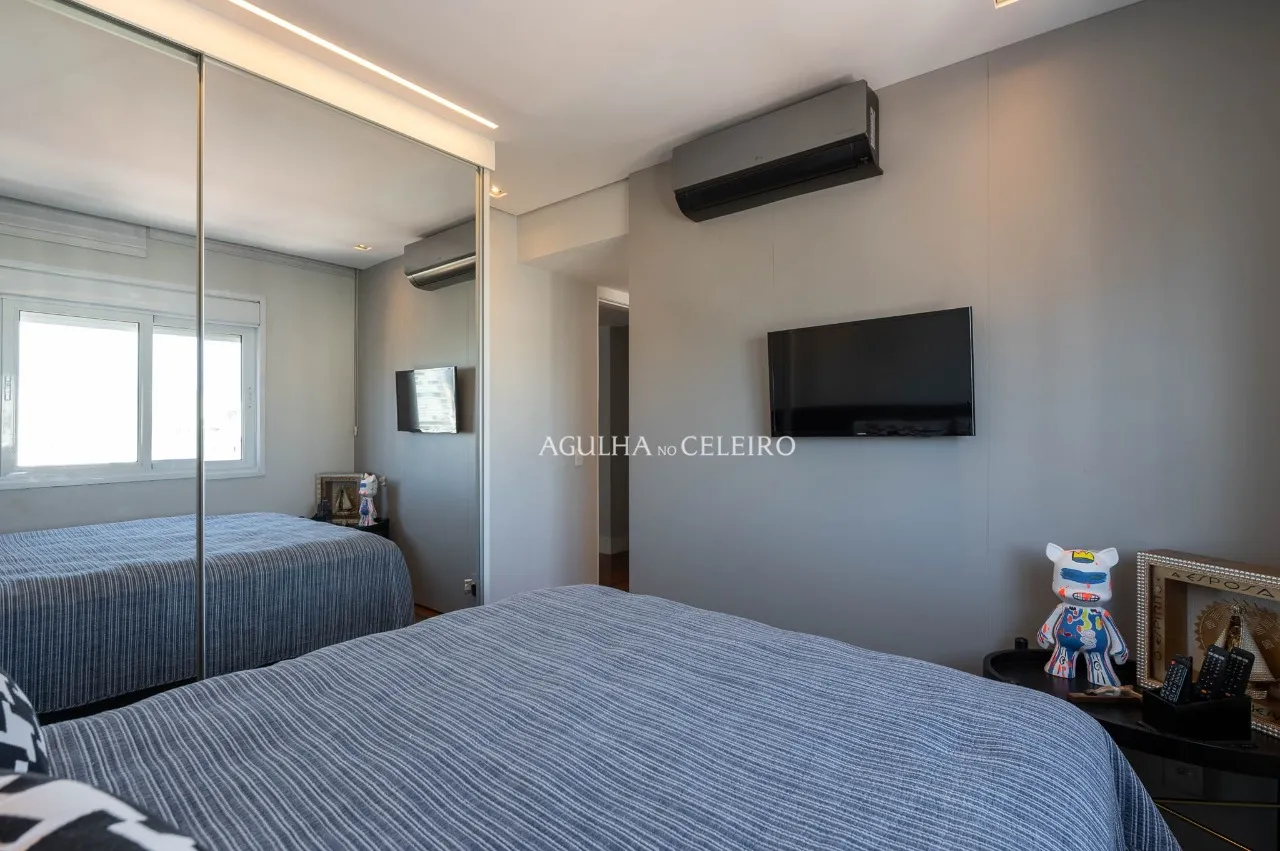 Apartamento com 3 suítes e 4 vagas próximo à Rua Clodomiro Amazonas – 22310