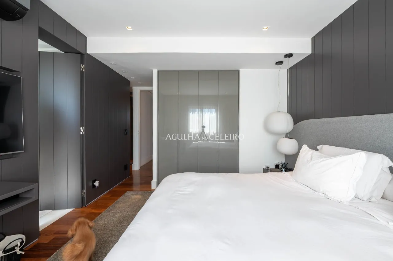 Apartamento com 3 suítes e 4 vagas próximo à Rua Clodomiro Amazonas – 22310