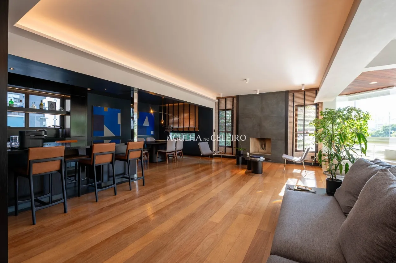 Apartamento Amplo, Iluminado e Bem Localizado – 22349