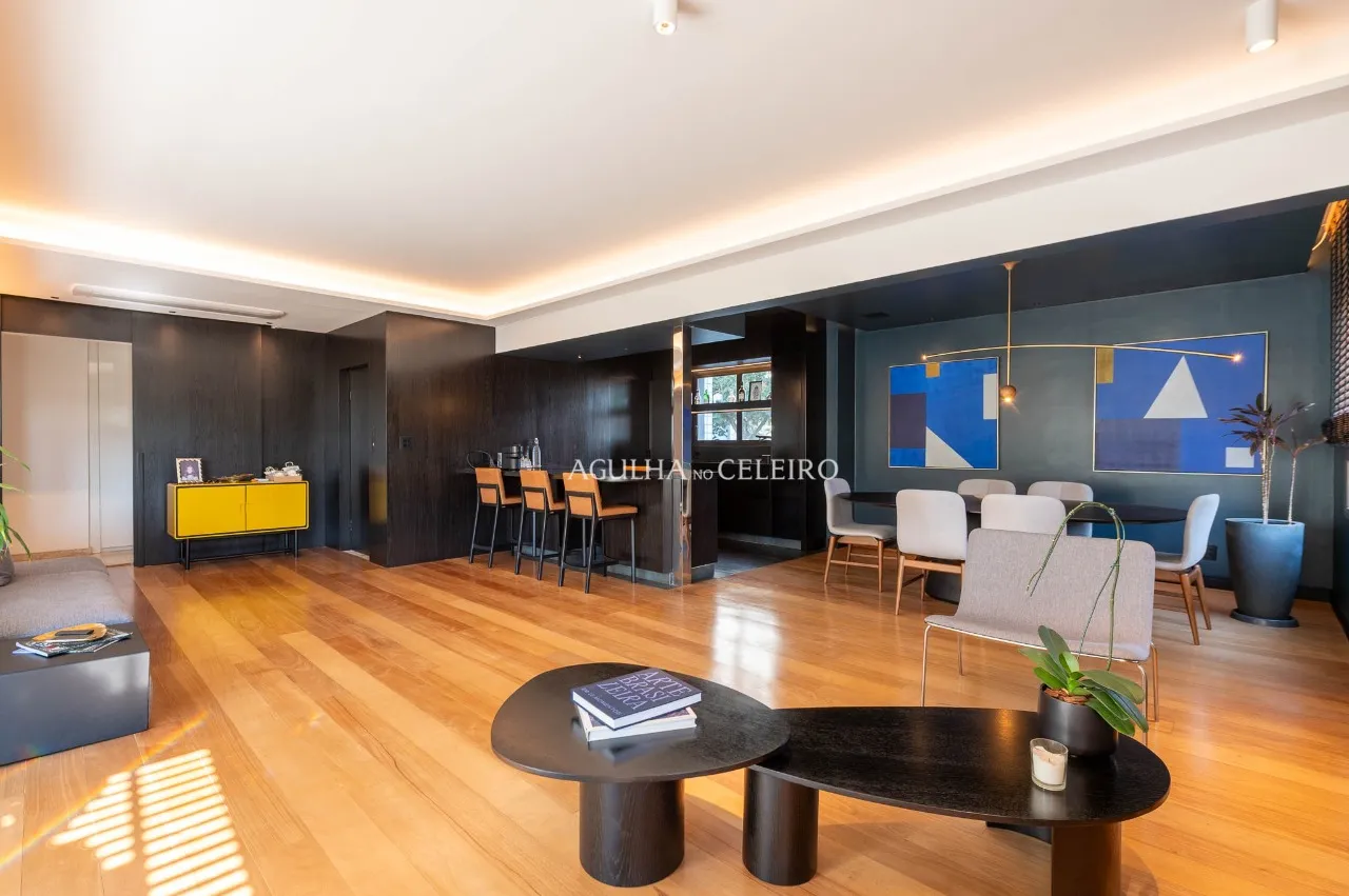 Apartamento Amplo, Iluminado e Bem Localizado – 22349