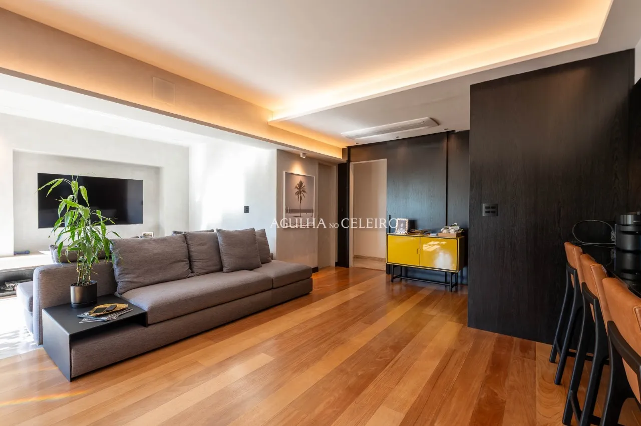 Apartamento Amplo, Iluminado e Bem Localizado – 22349