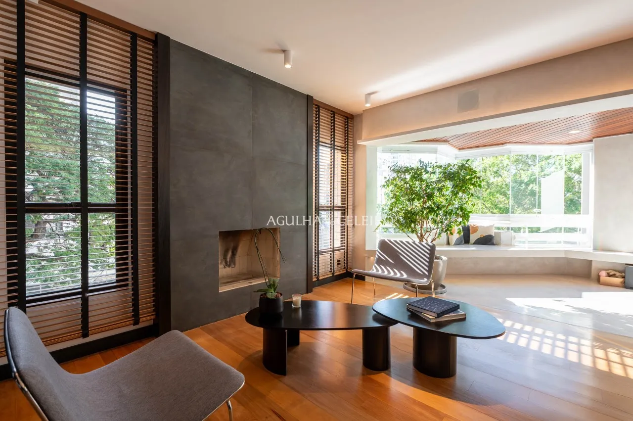 Apartamento Amplo, Iluminado e Bem Localizado – 22349