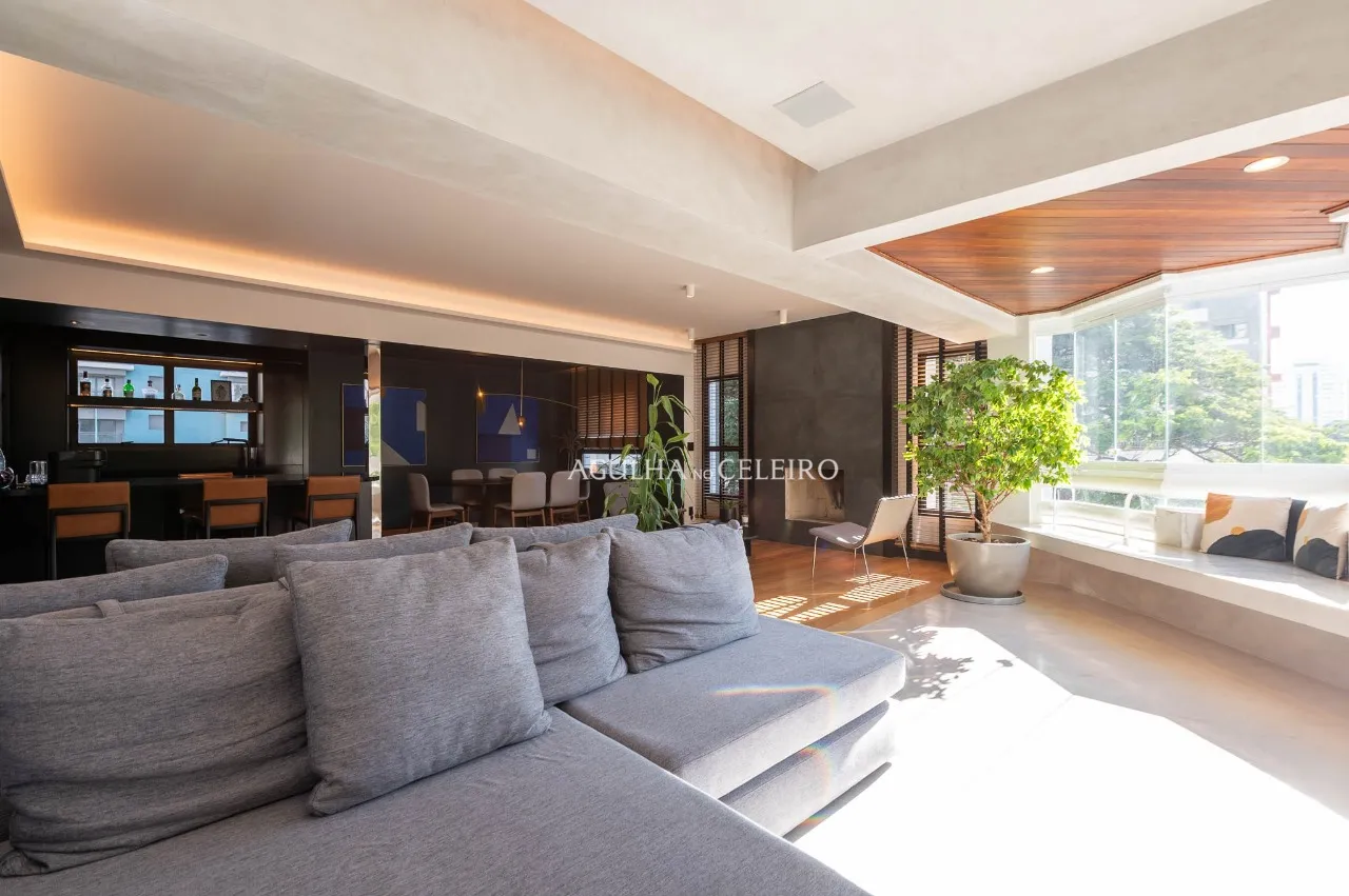 Apartamento Amplo, Iluminado e Bem Localizado – 22349