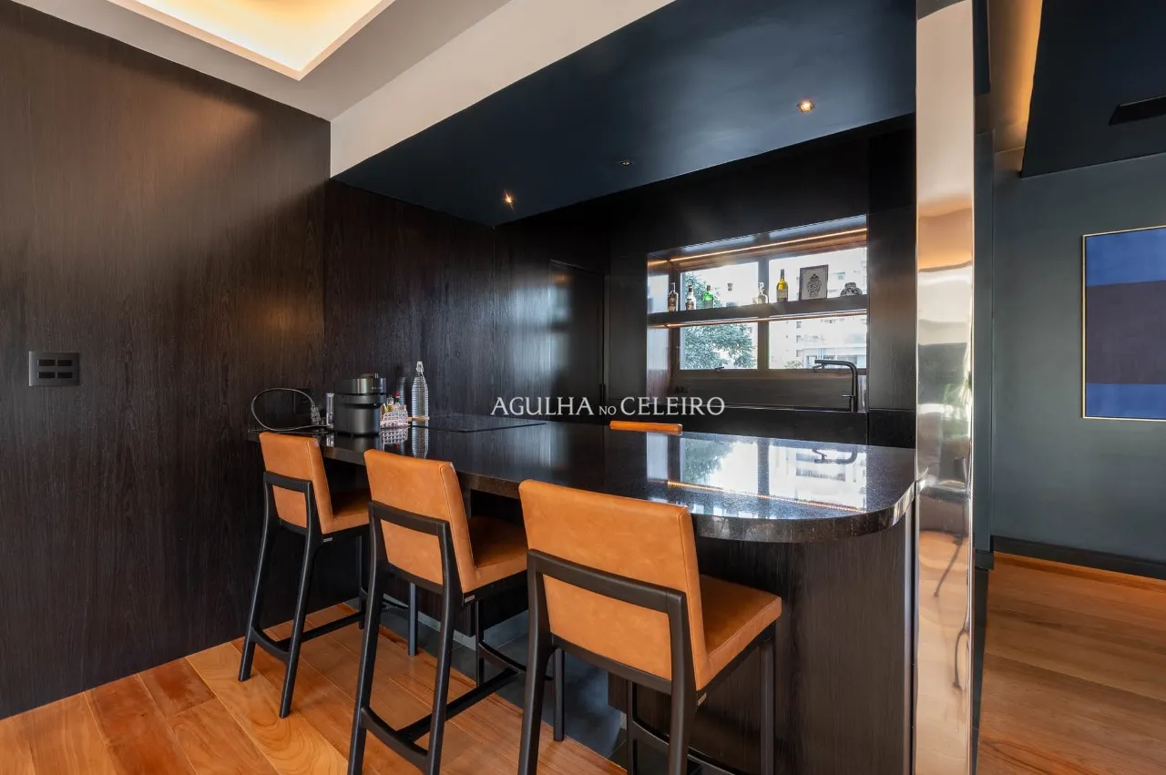 Apartamento Amplo, Iluminado e Bem Localizado – 22349