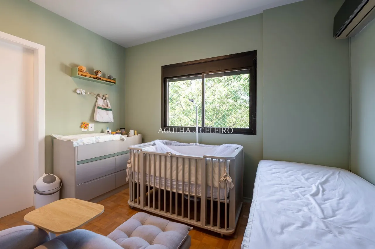Apartamento Amplo, Iluminado e Bem Localizado – 22349
