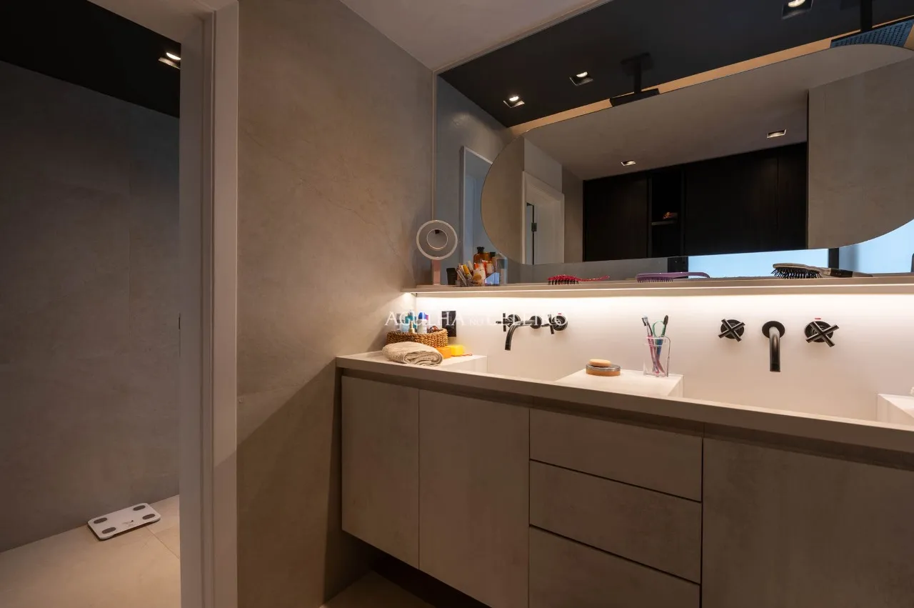 Apartamento Amplo, Iluminado e Bem Localizado – 22349