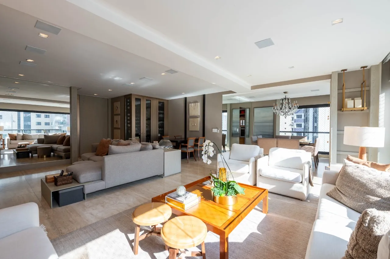 Apartamento reformado em Moema – 22350