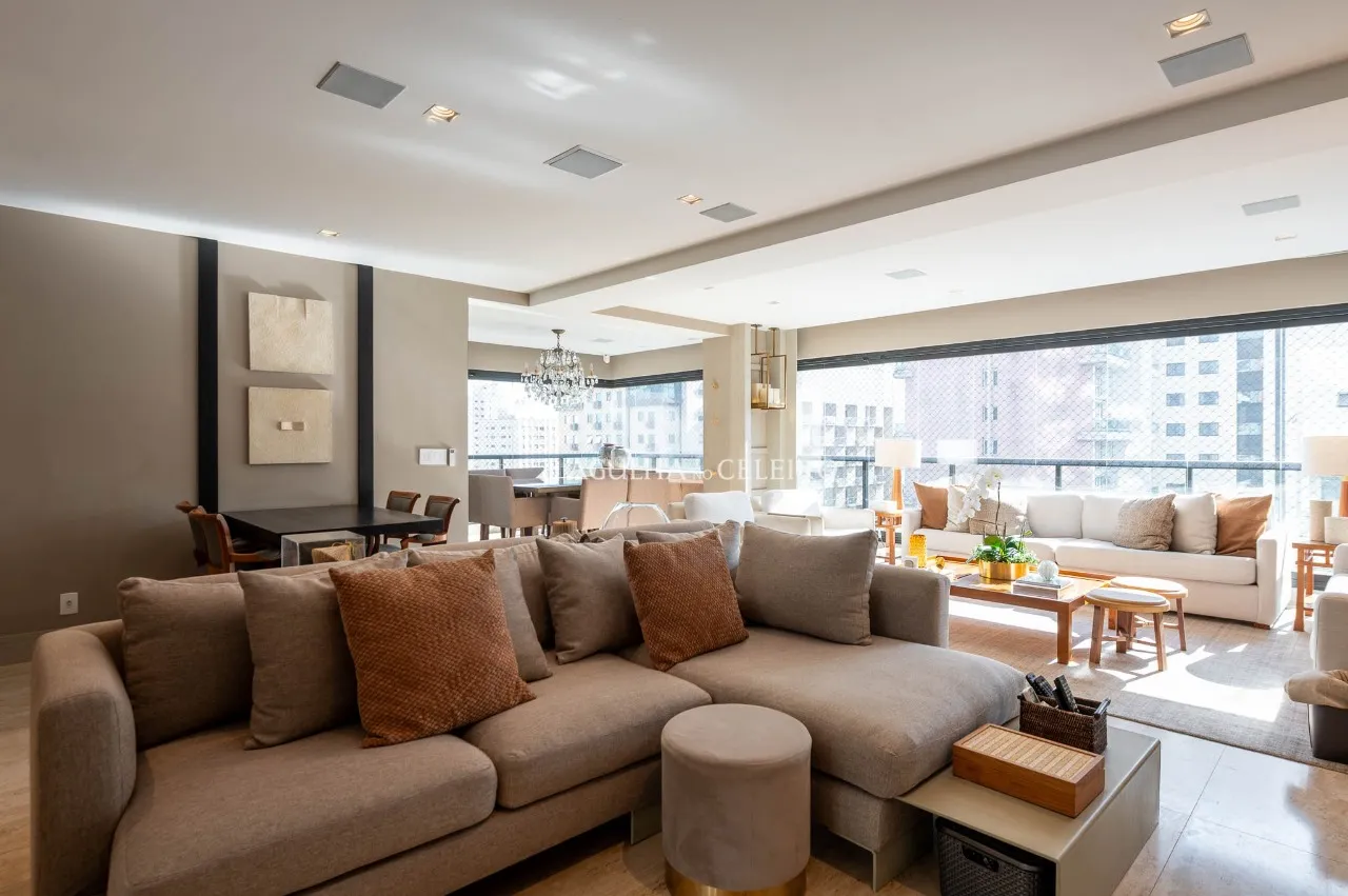 Apartamento reformado em Moema – 22350