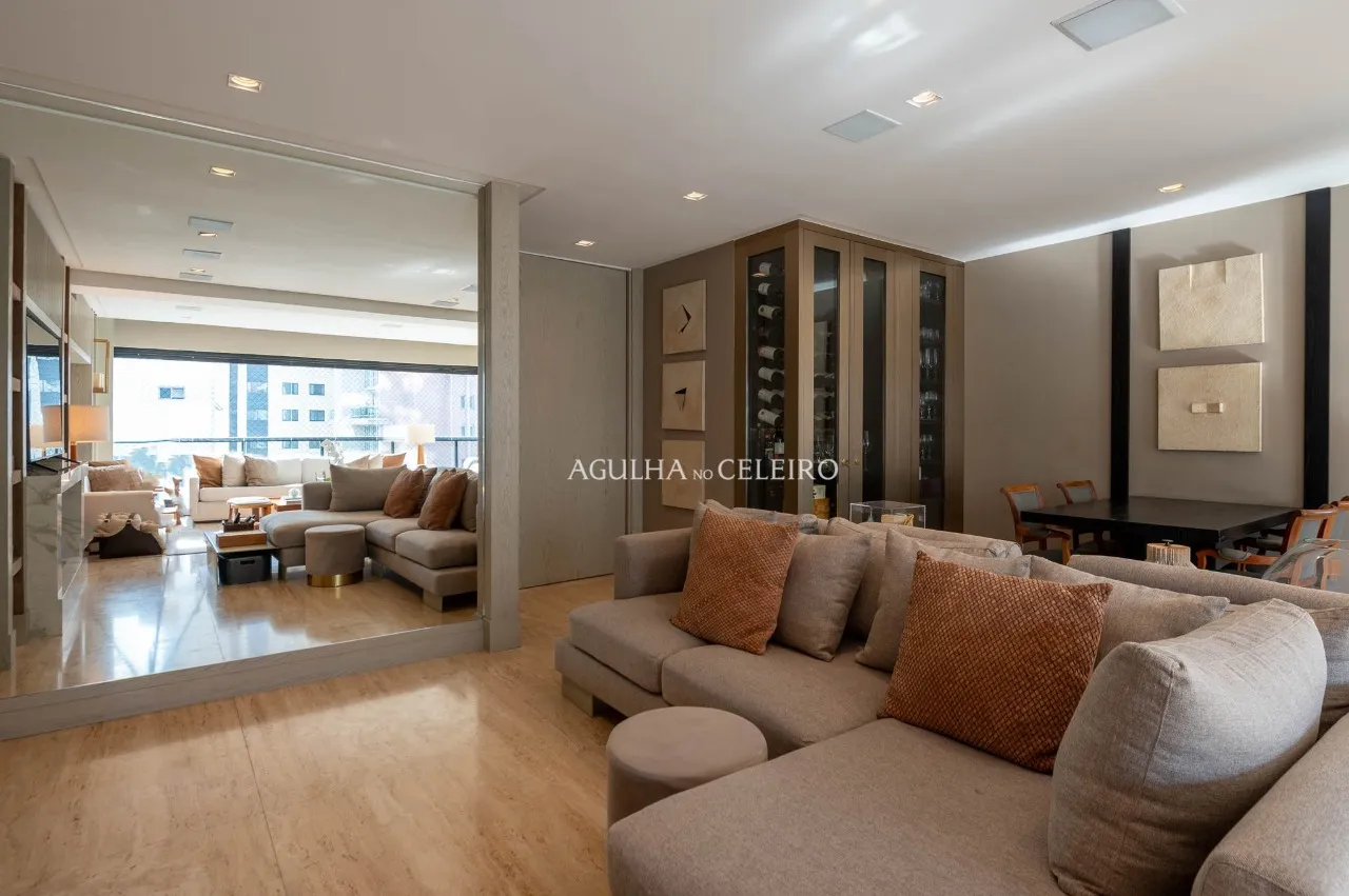 Apartamento reformado em Moema – 22350
