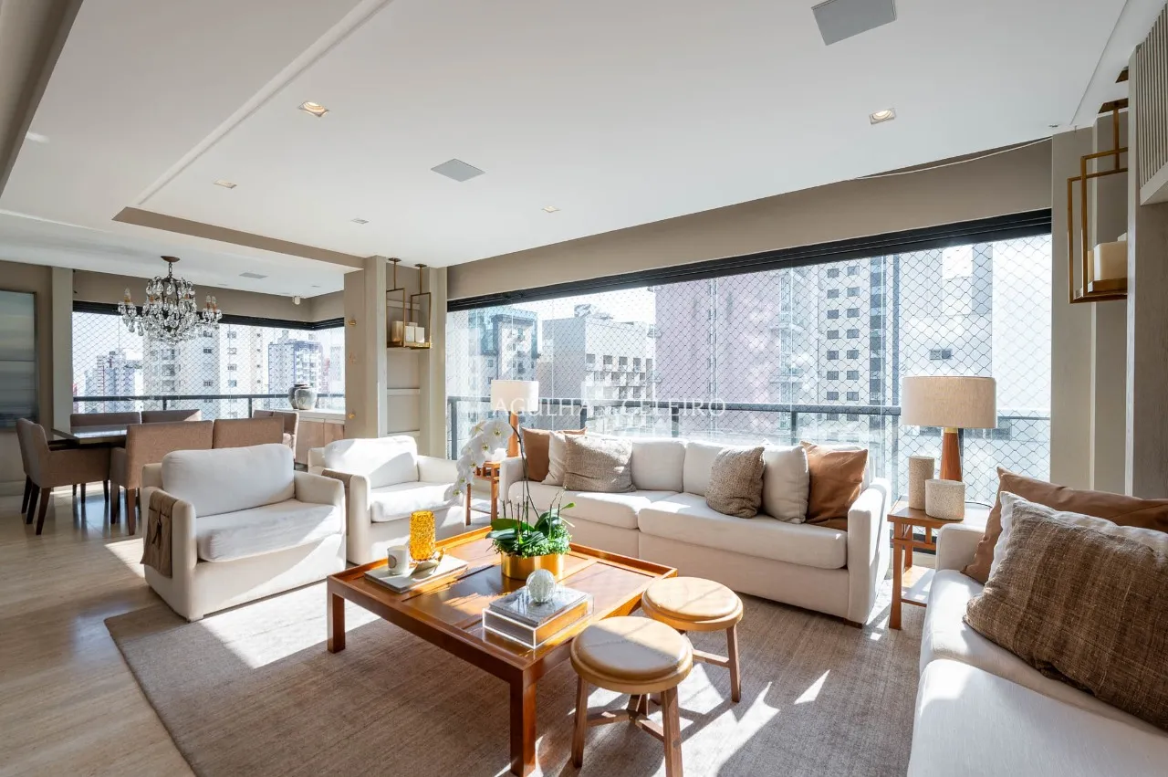 Apartamento reformado em Moema – 22350