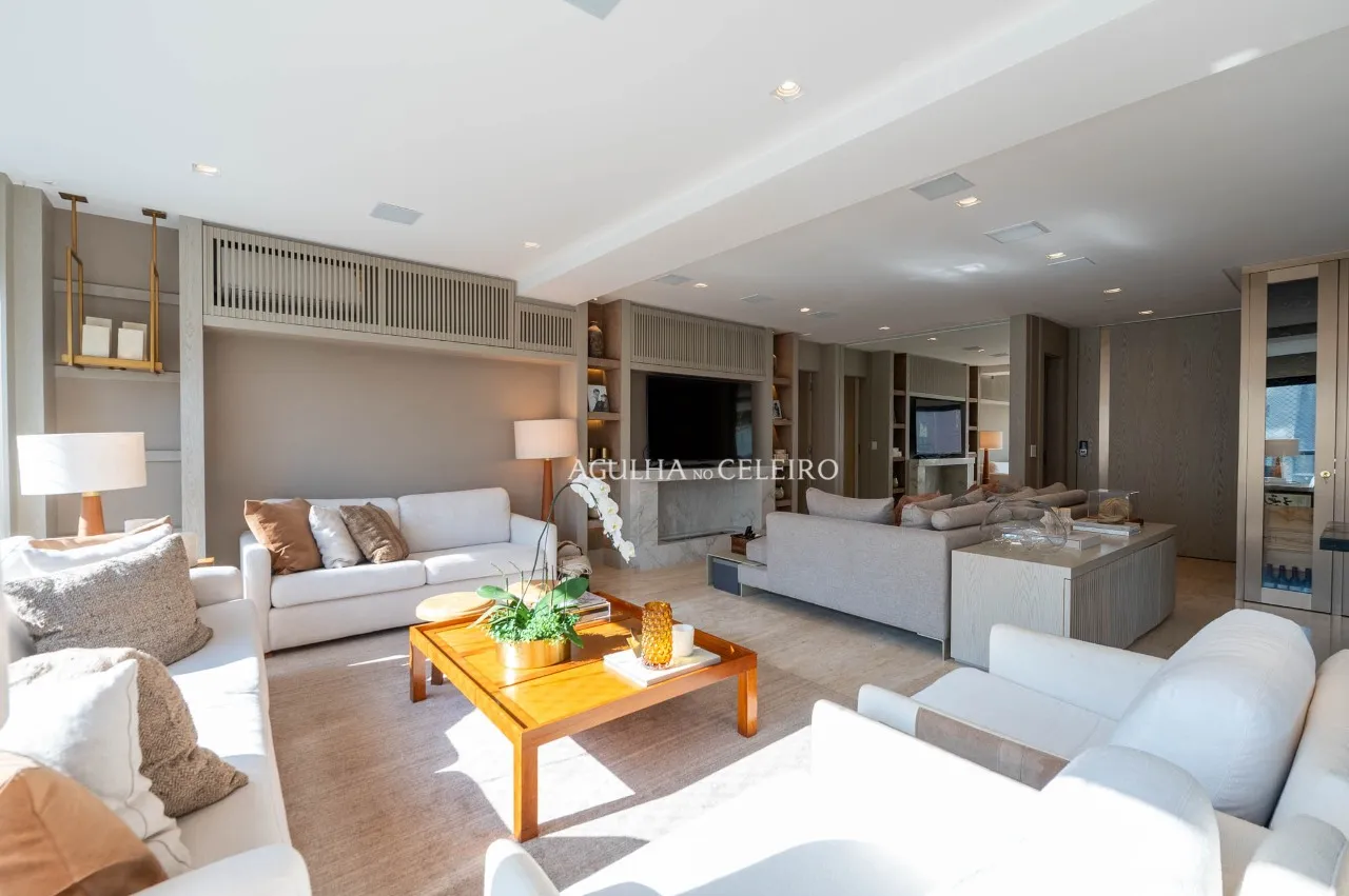 Apartamento reformado em Moema – 22350