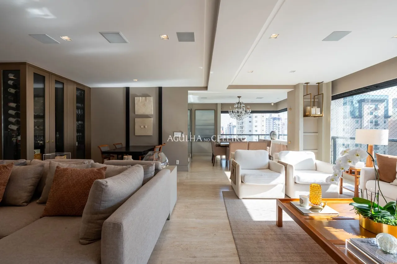 Apartamento reformado em Moema – 22350