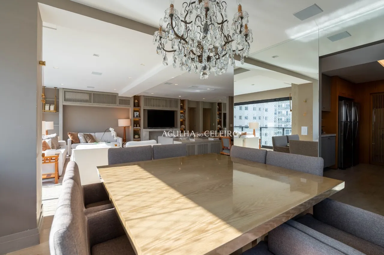 Apartamento reformado em Moema – 22350