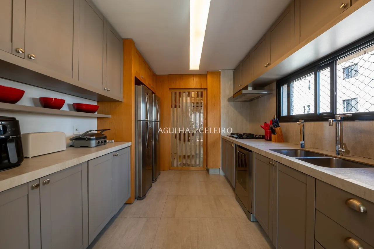Apartamento reformado em Moema – 22350