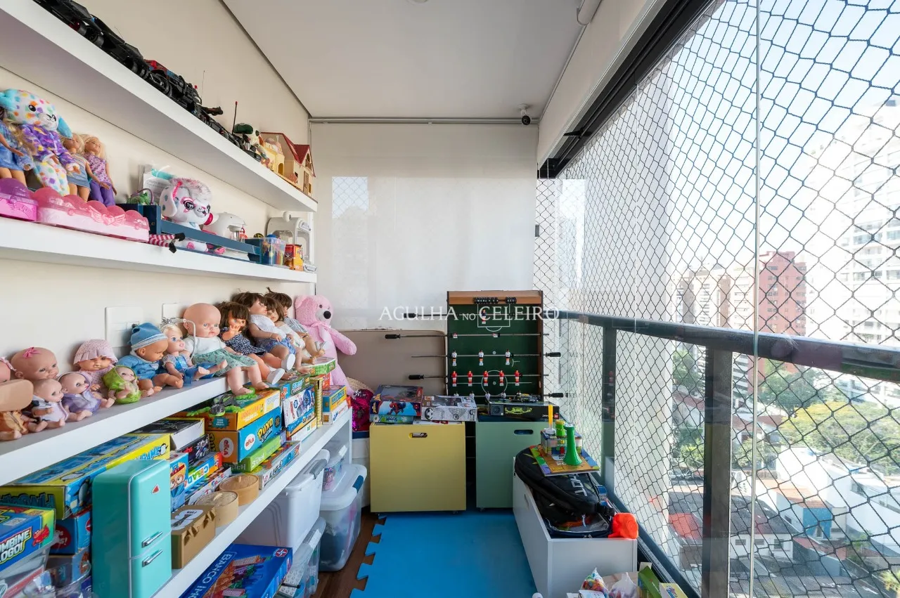 Apartamento reformado em Moema – 22350