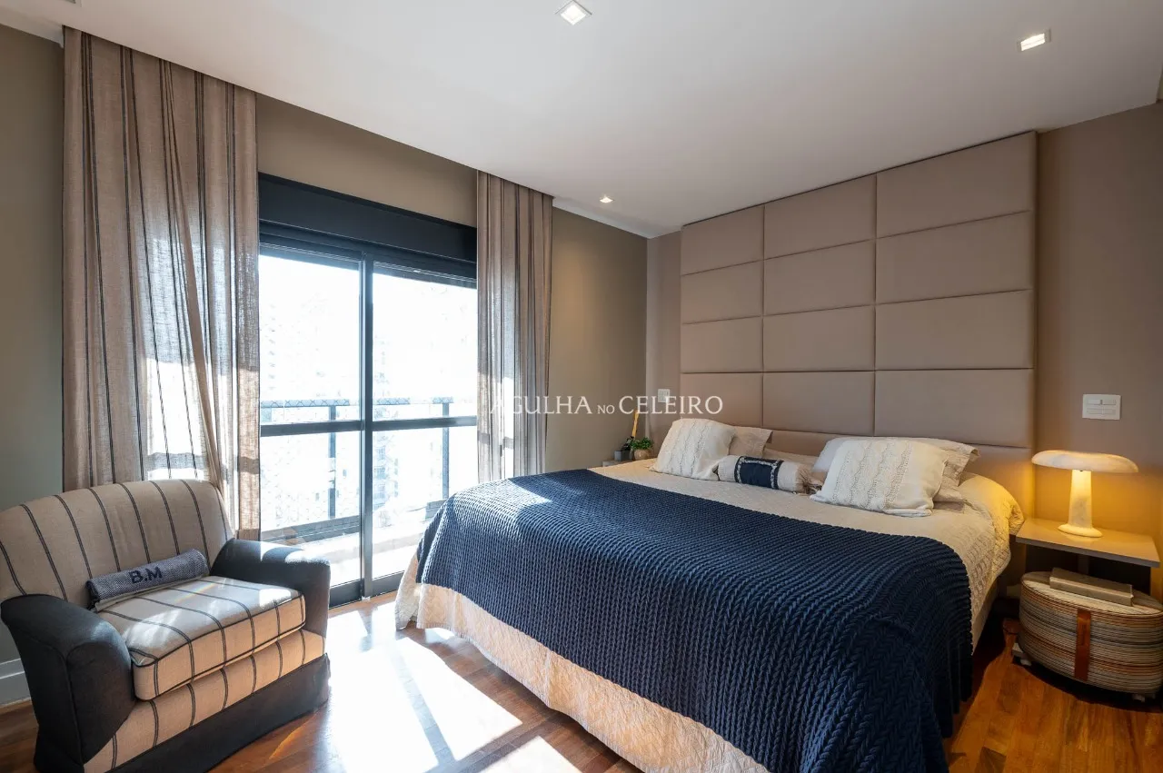 Apartamento reformado em Moema – 22350