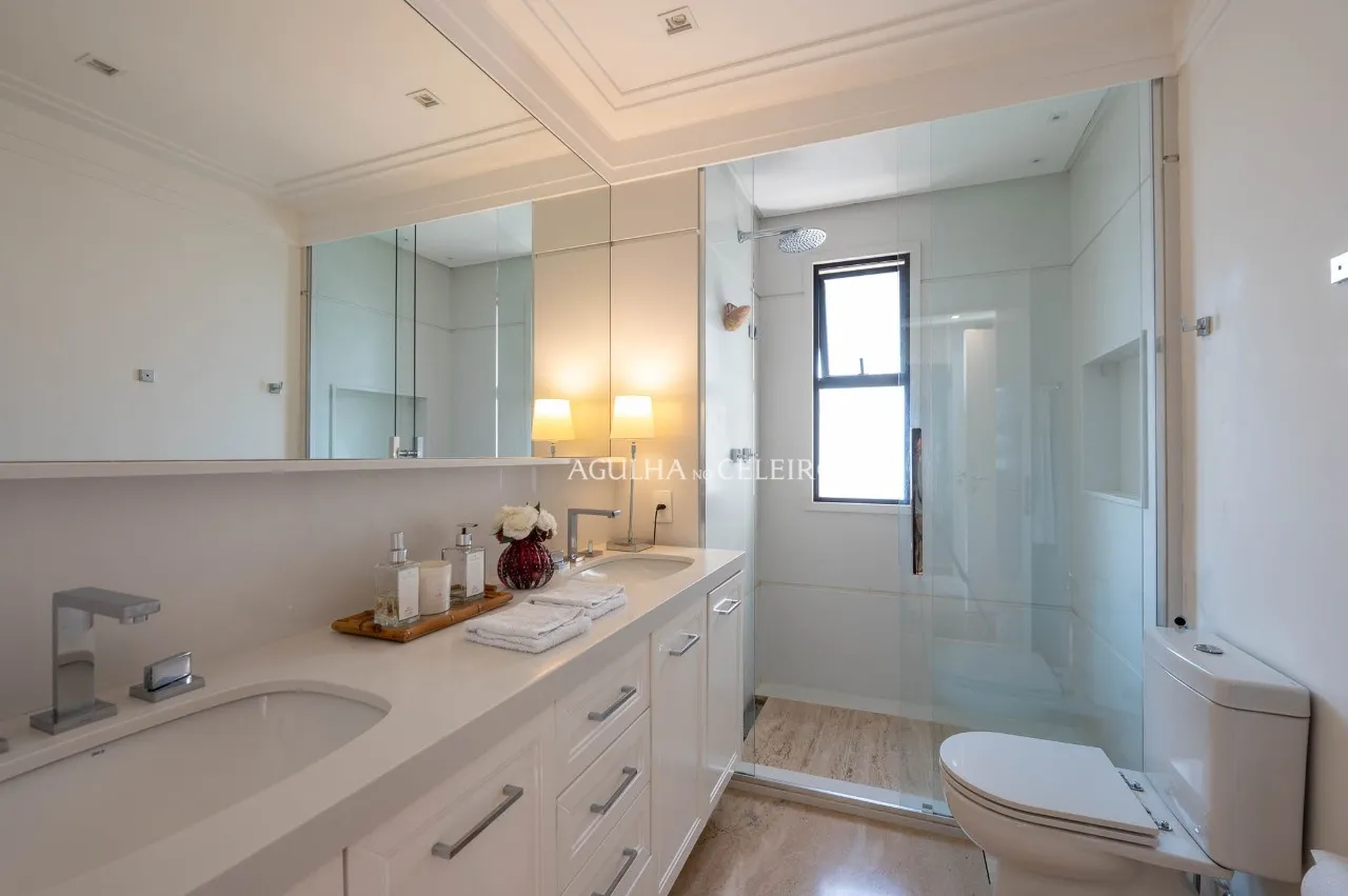 Apartamento reformado em Moema – 22350