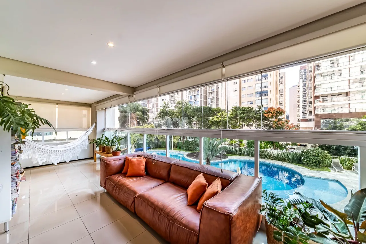 Apartamento reformado, com terraço generoso e lazer completo na Vila Olímpia para viver bem. – 22377
