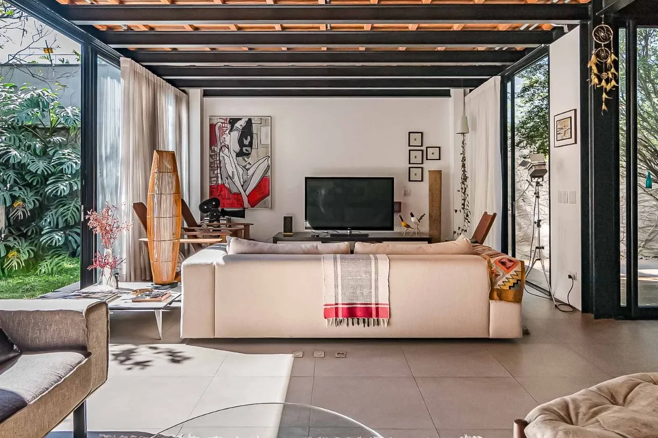 Casa no Jardim Luzitânia cheia de luz e jardim com jabuticabeira. A passos do Parque Ibirapuera. – 22451