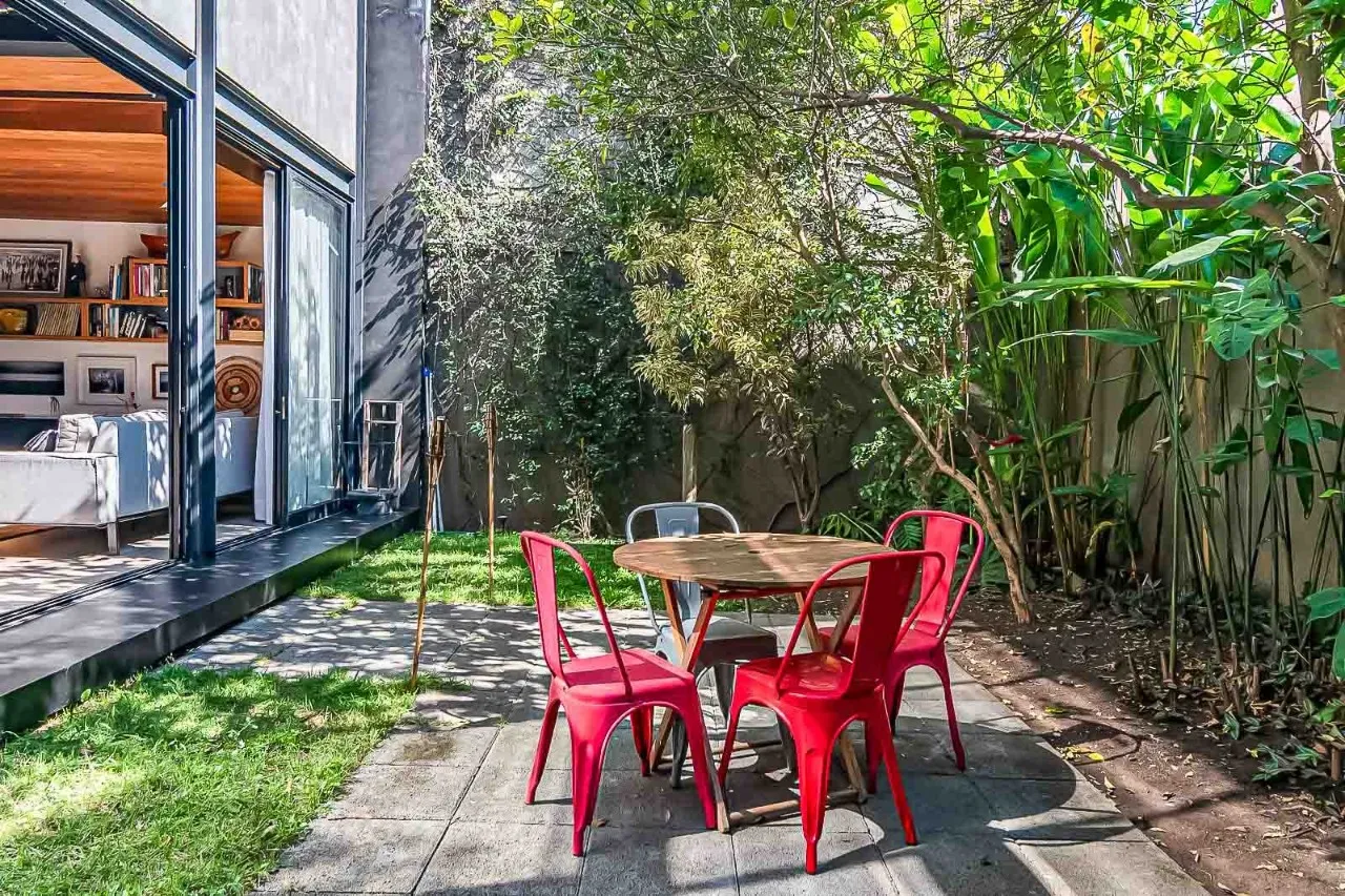 Casa no Jardim Luzitânia cheia de luz e jardim com jabuticabeira. A passos do Parque Ibirapuera. – 22451