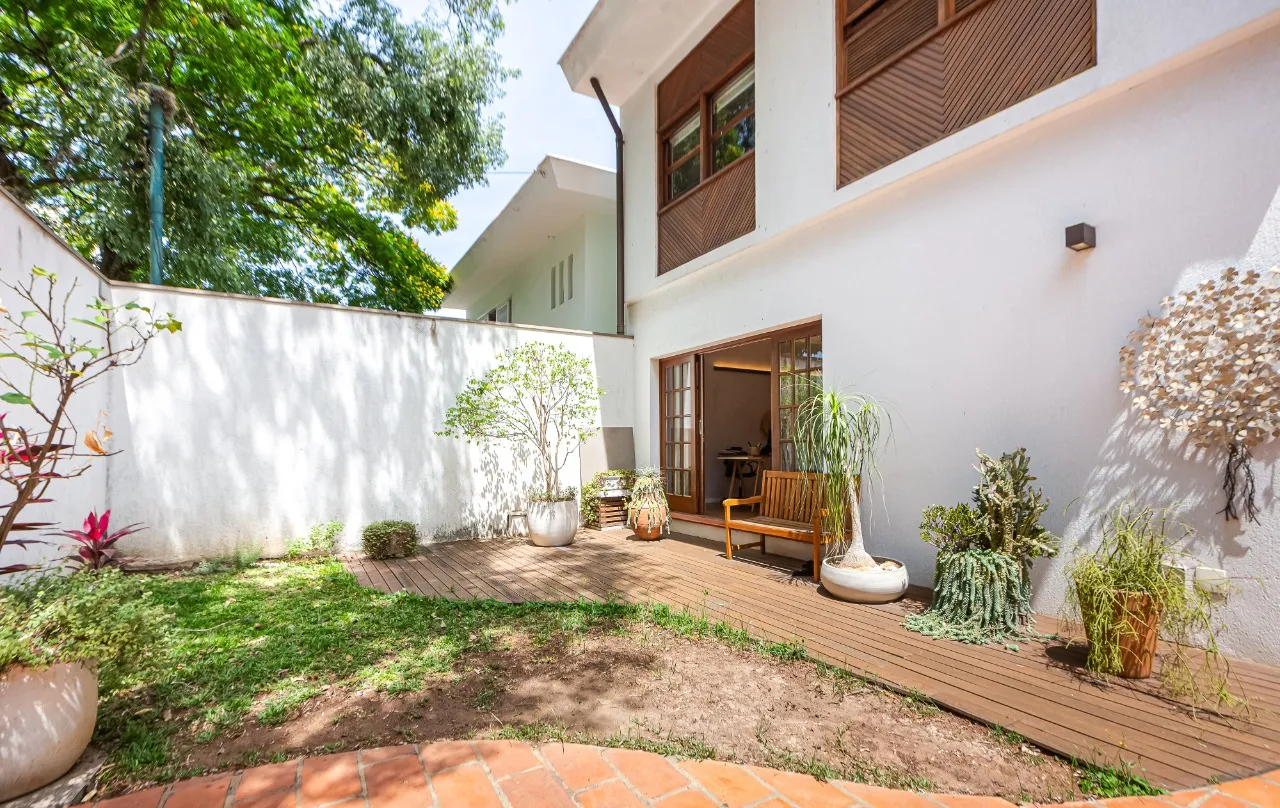 Casa deliciosa de se viver, com projeto acolhedor e cheio de luz natural, em Alto de Pinheiros. – 22465