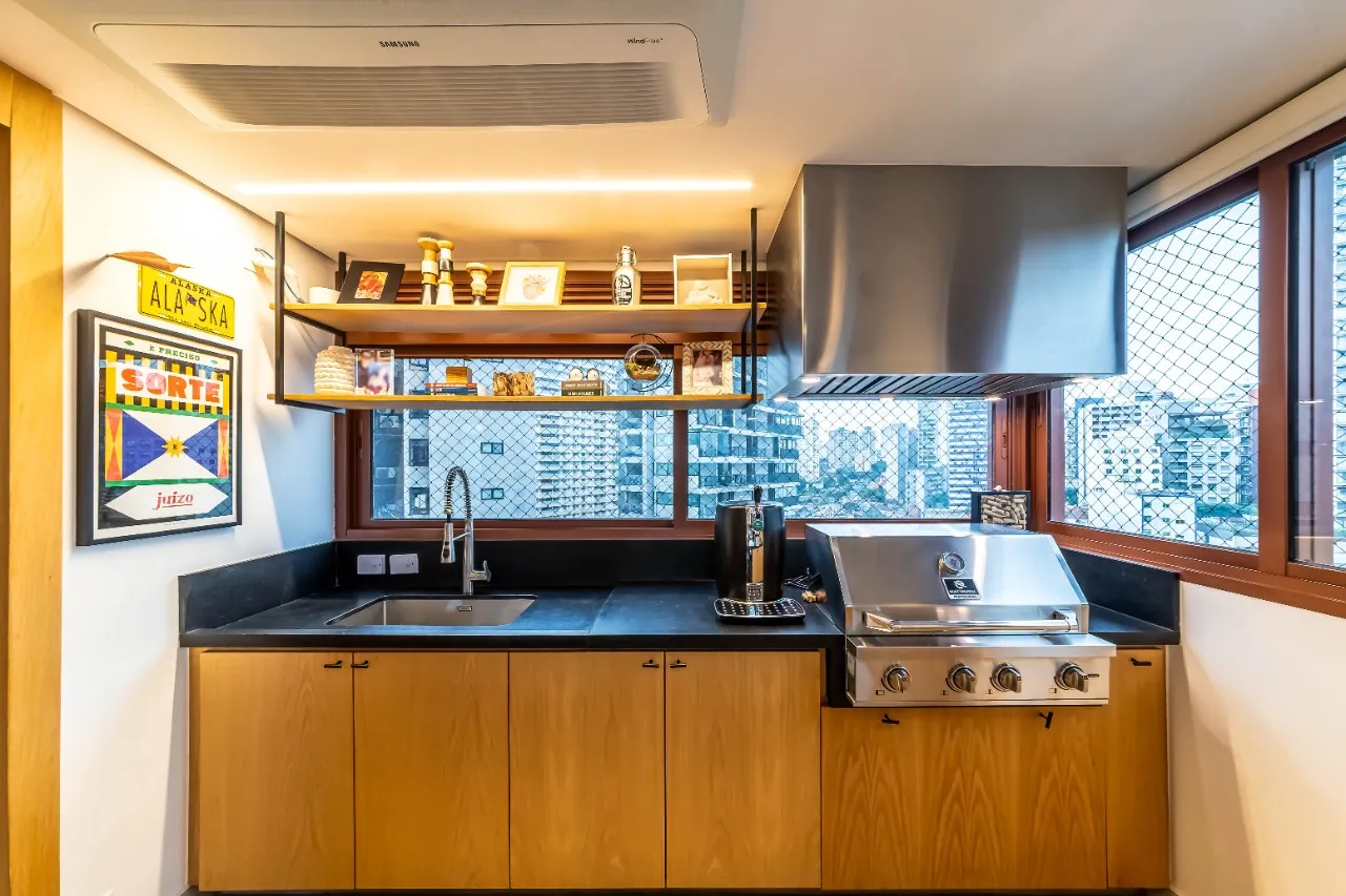 Apartamento duplex com pé direito duplo, terraço integrado e muita luz, no miolo da Vila Madalena. – 22466