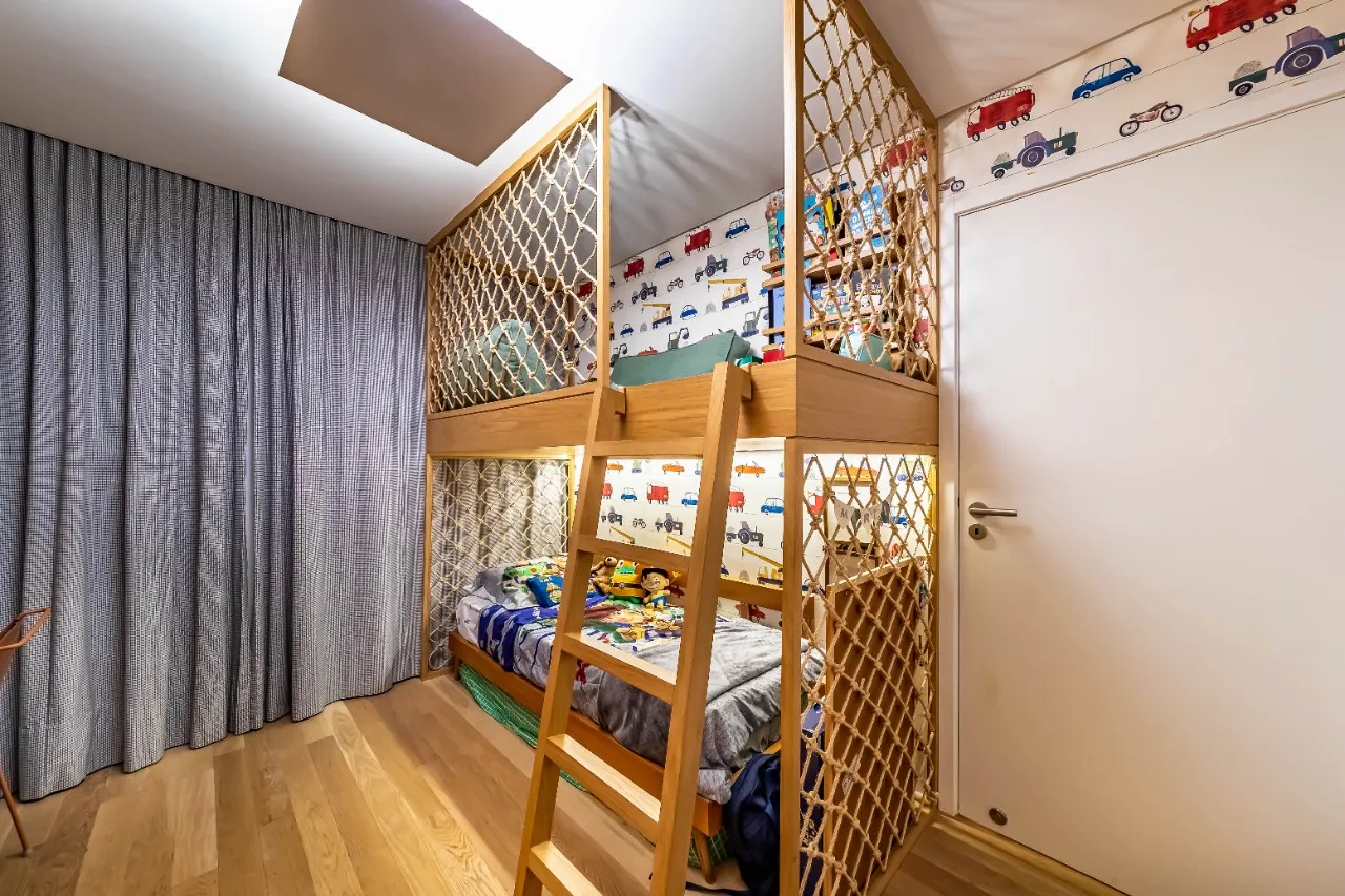 Apartamento duplex com pé direito duplo, terraço integrado e muita luz, no miolo da Vila Madalena. – 22466