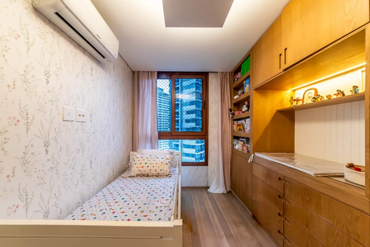 Apartamento duplex com pé direito duplo, terraço integrado e muita luz, no miolo da Vila Madalena. – 22466