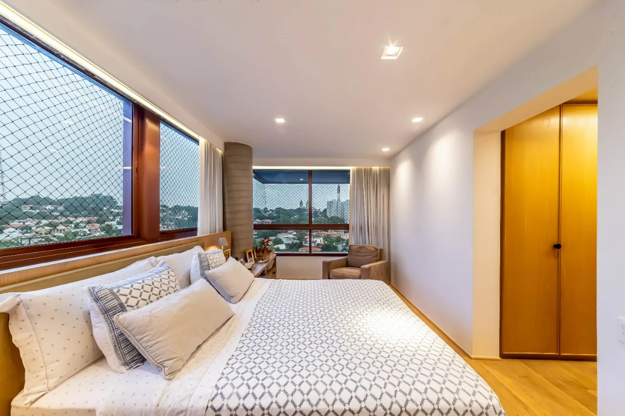 Apartamento duplex com pé direito duplo, terraço integrado e muita luz, no miolo da Vila Madalena. – 22466