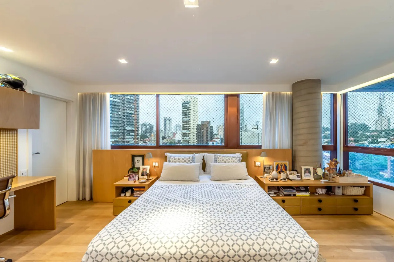 Apartamento duplex com pé direito duplo, terraço integrado e muita luz, no miolo da Vila Madalena. – 22466