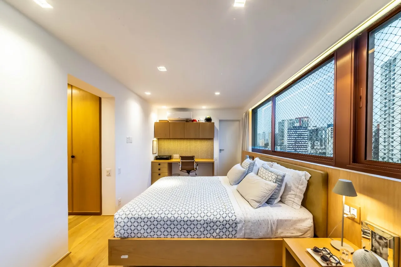 Apartamento duplex com pé direito duplo, terraço integrado e muita luz, no miolo da Vila Madalena. – 22466