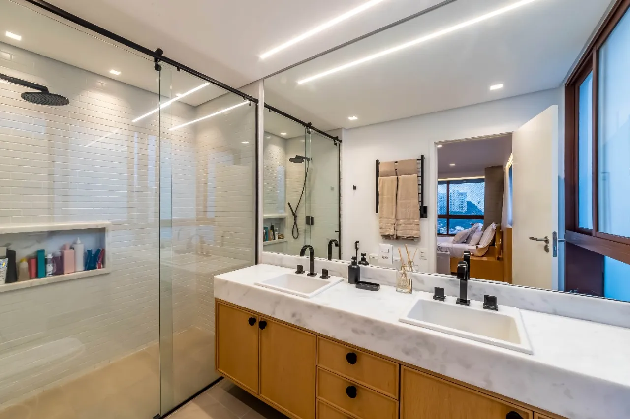 Apartamento duplex com pé direito duplo, terraço integrado e muita luz, no miolo da Vila Madalena. – 22466
